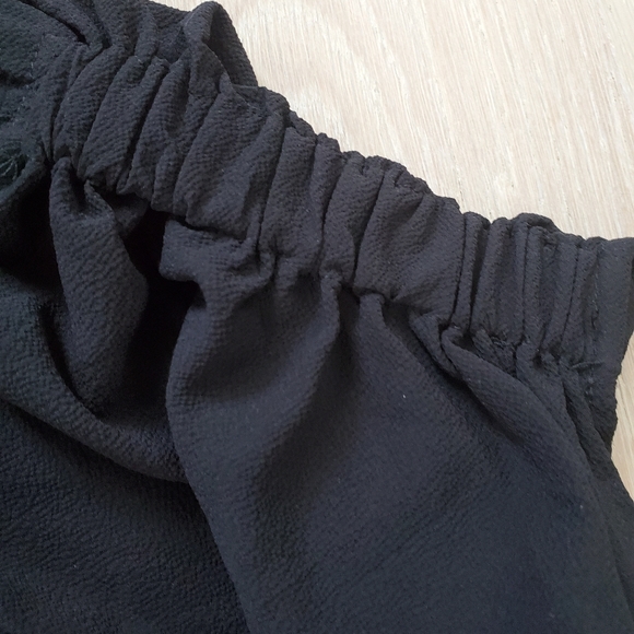 Umgee Keyhole Top with rouched 3/4 sleeves - Picture 7 of 8